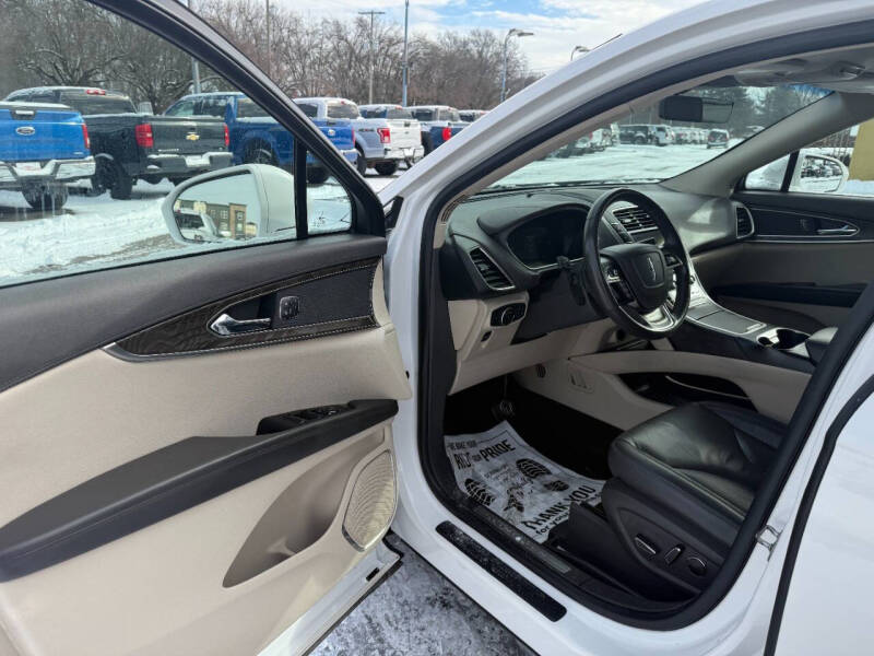 2019 Lincoln Nautilus Select