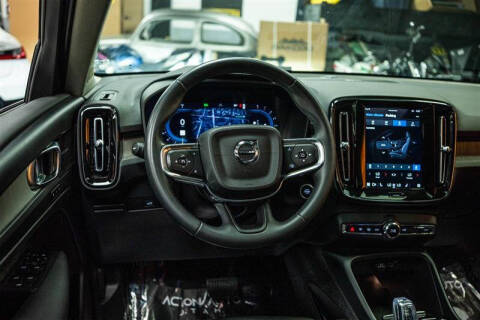 2023 Volvo XC40 B4 Ultimate Dark Theme