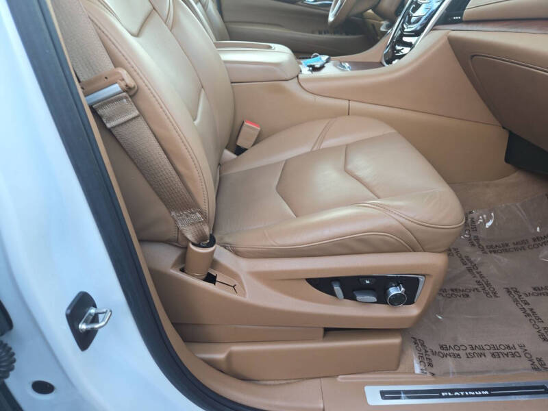 2017 Cadillac Escalade Platinum