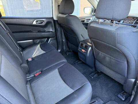 2017 Nissan Pathfinder SV