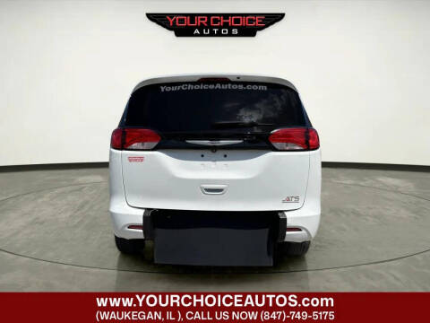 2022 Chrysler Voyager LX