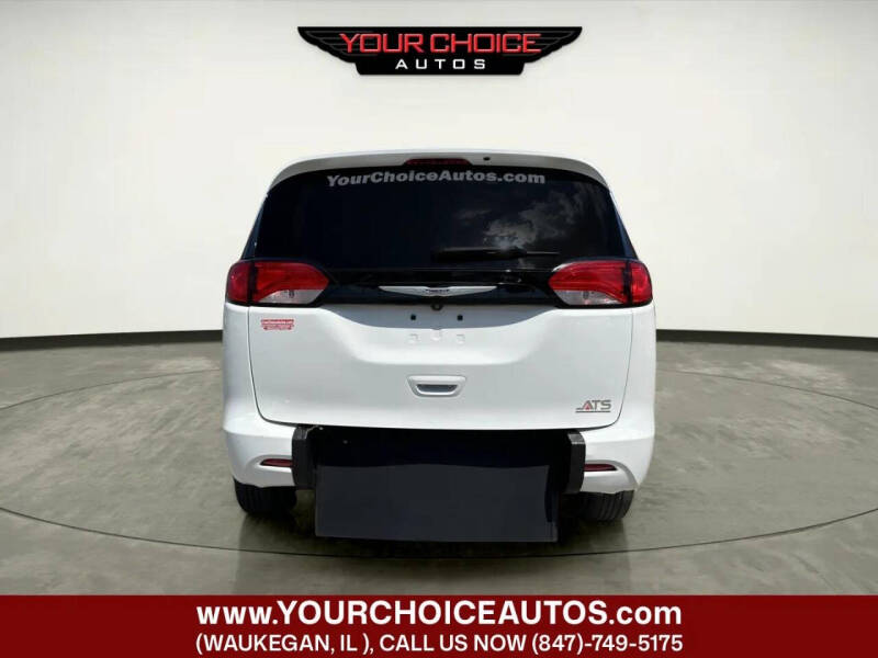 2022 Chrysler Voyager LX