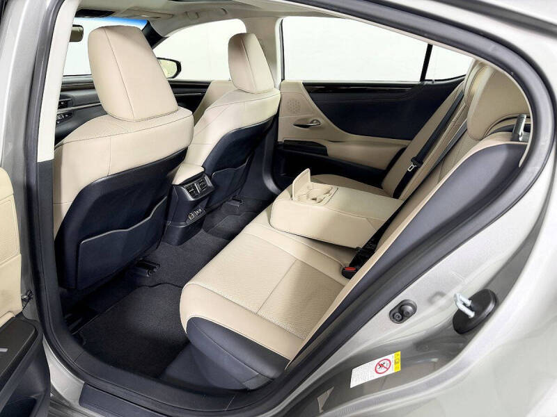 2019 Lexus ES 300h