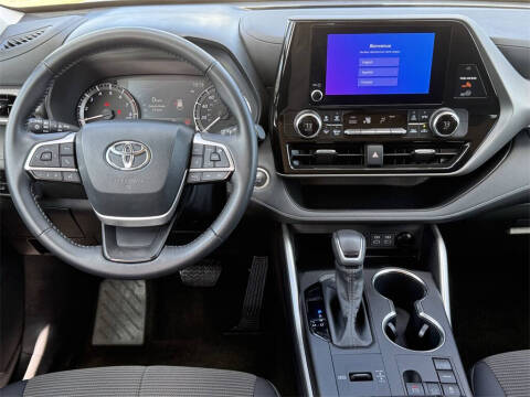2025 Toyota Highlander LE