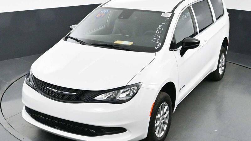 2025 Chrysler Voyager LX