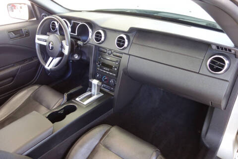 2005 Ford Mustang V6 Deluxe