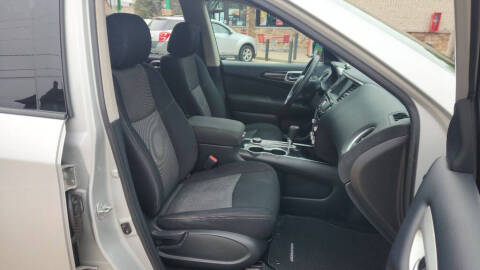 2017 Nissan Pathfinder SV