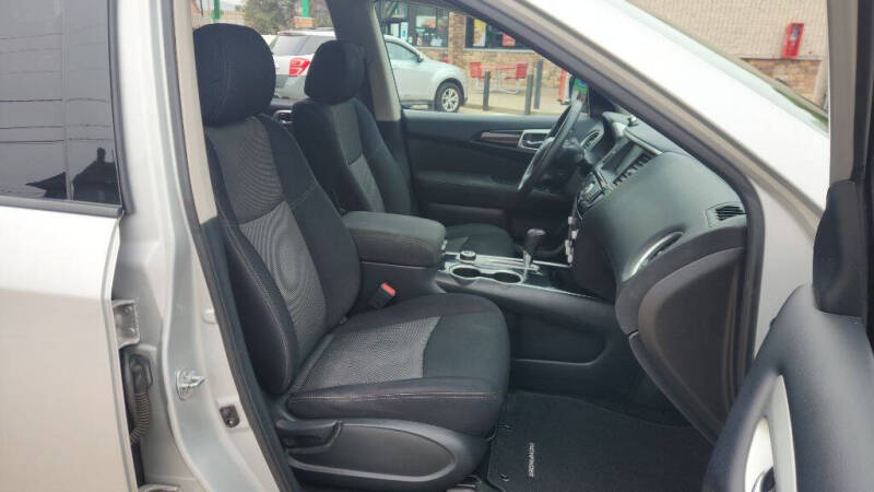 2017 Nissan Pathfinder SV