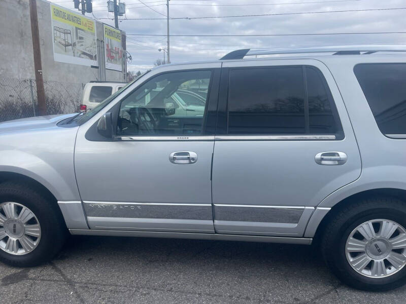 2010 Lincoln Navigator Base photo 3