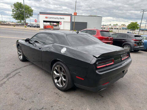 2017 Dodge Challenger SXT Plus