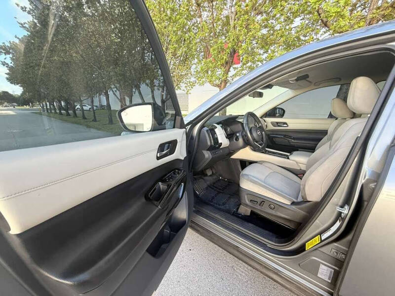 2022 Nissan Pathfinder SV