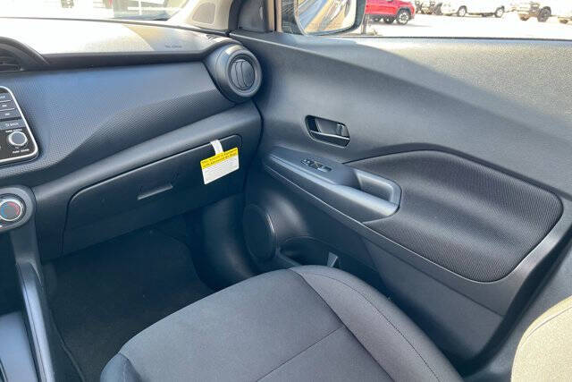 2025 Nissan Kicks Play S