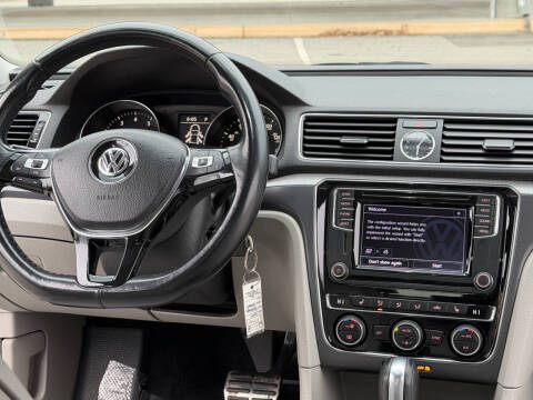 2017 Volkswagen Passat 1.8T R-Line