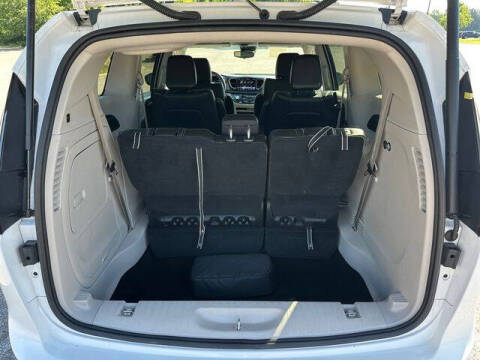 2024 Chrysler Pacifica Plug-In Hybrid Select