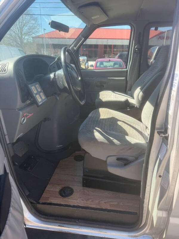 2001 Ford E-Series E-150 XL