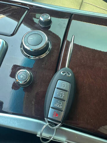 2015 Infiniti Q70 3.7