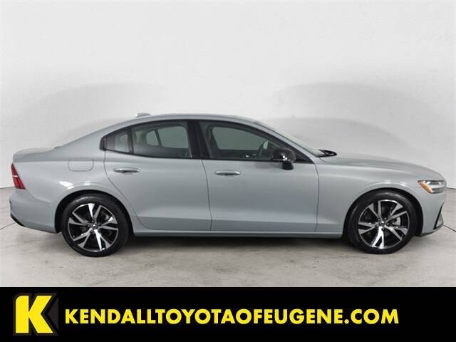 2024 Volvo S60 B5 Core Dark Theme