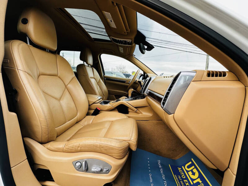 2014 Porsche Cayenne Platinum