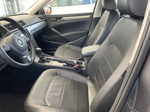 2014 Volkswagen Passat 2.5L SE PZEV