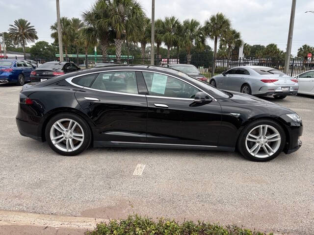 2015 Tesla Model S 17