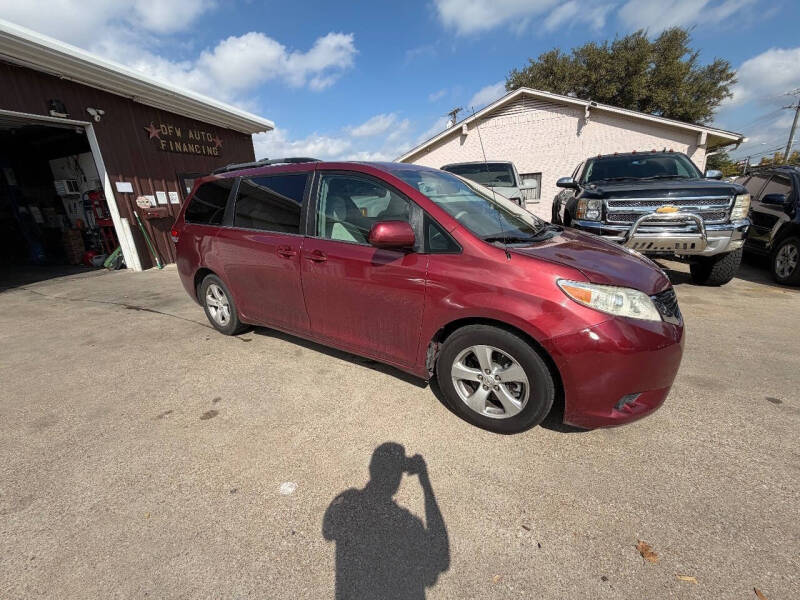 2014 Toyota Sienna LE 8-Passenger