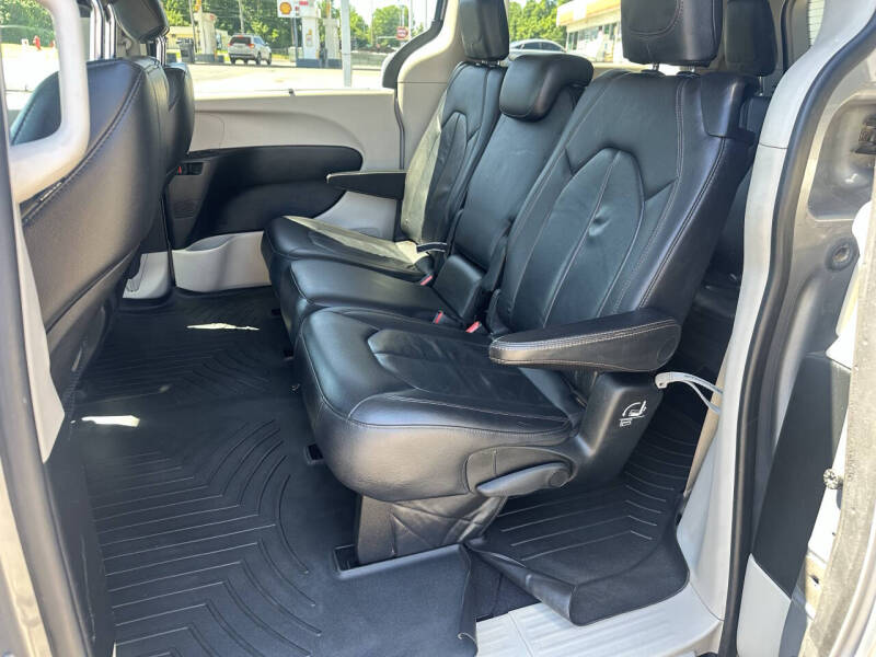 2017 Chrysler Pacifica Touring-L