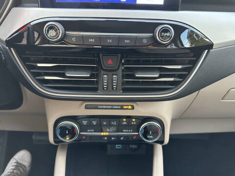 2022 Ford Escape SEL