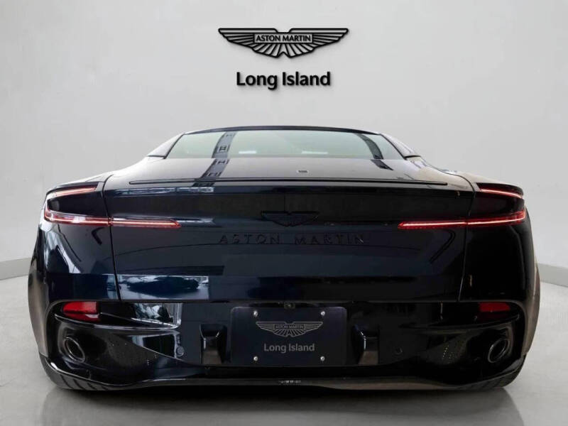 2025 Aston Martin DB12 V8