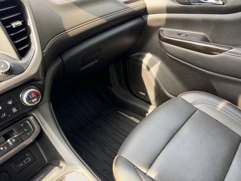 2022 GMC Acadia AT4
