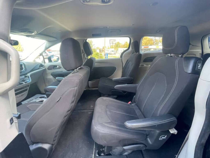 2024 Chrysler Voyager LX