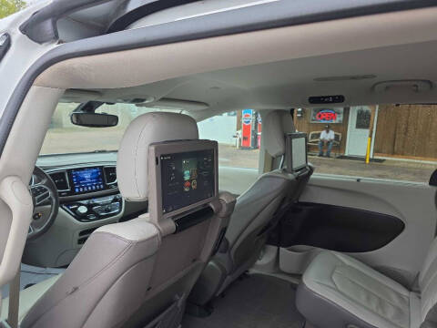 2017 Chrysler Pacifica Touring-L Plus