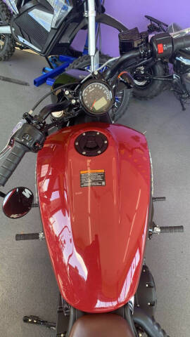 2018 Indian Scout Bobber (Black)