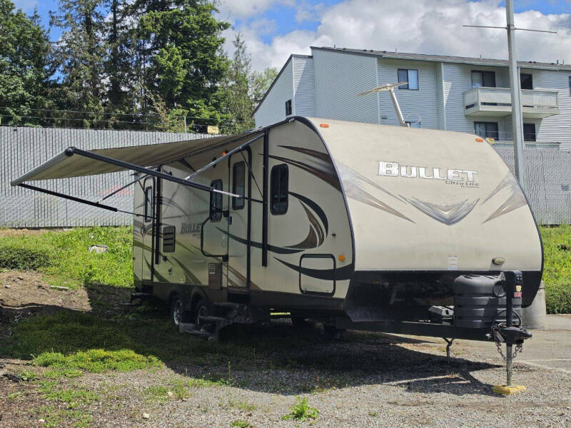 2015 KEYSTONE BULLET ULTRA-LITE 251RBS