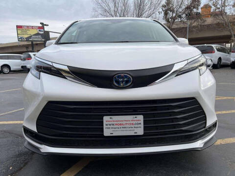 2026 Toyota Sienna LE 8-Passenger