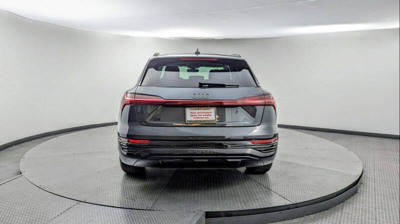 2024 Audi Q8 e-tron quattro Premium