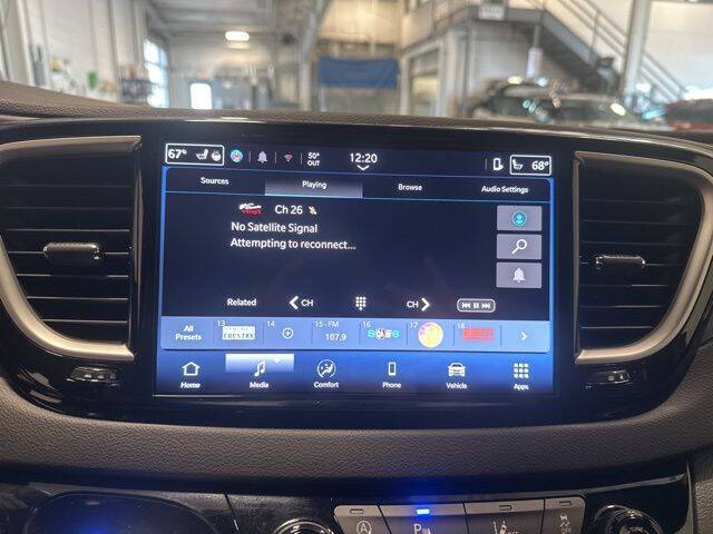 2026 Chrysler Pacifica Select