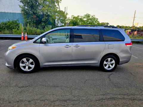 2011 Toyota Sienna LE 8-Passenger