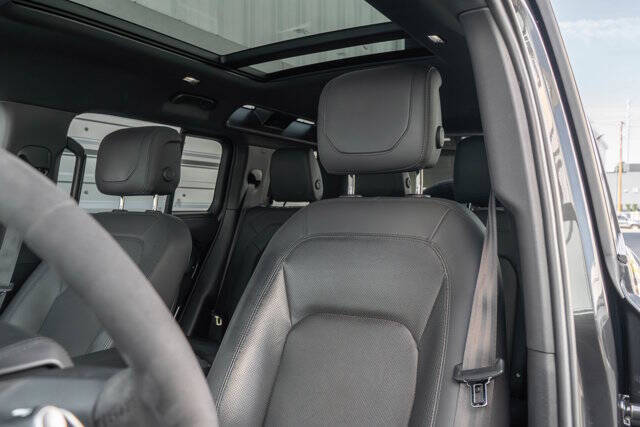 2023 Land Rover Defender 23
