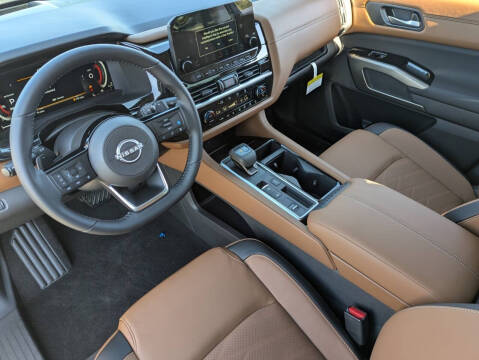 2025 Nissan Pathfinder Platinum