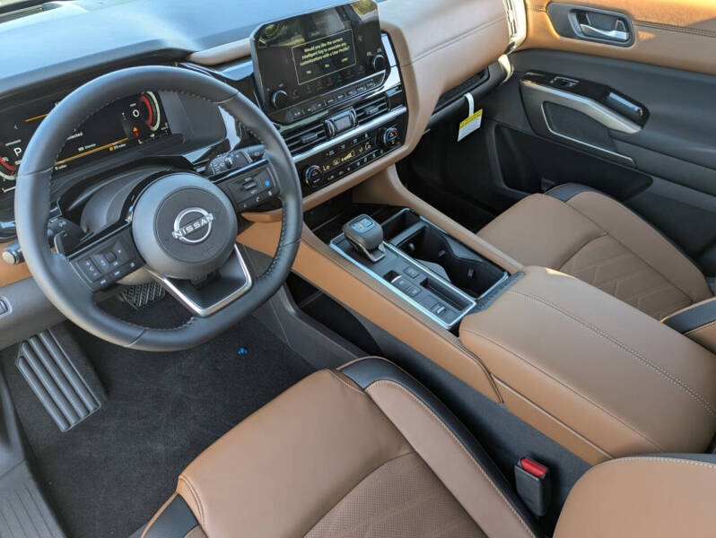 2025 Nissan Pathfinder Platinum