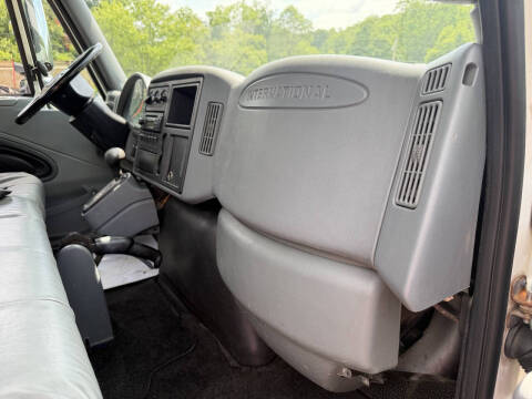 2006 International 4300 Rollback