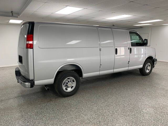 2025 Chevrolet Express 3500