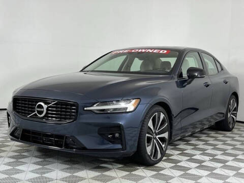 2022 Volvo S60 B5 Momentum