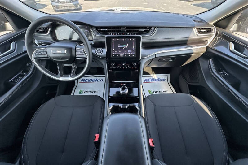 2023 Jeep Grand Cherokee Laredo