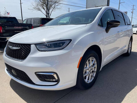 2024 Chrysler Pacifica for sale at Forest Auto Finance LLC in Garland TX