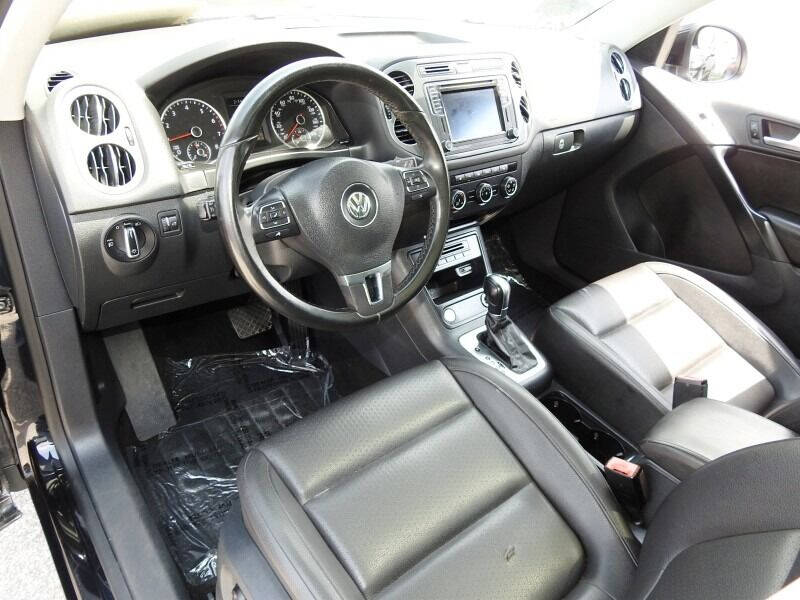 2016 VOLKSWAGEN Tiguan SUV / Crossover - $11,900