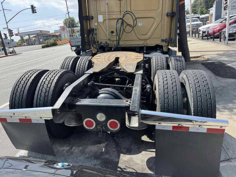 2016 Freightliner Cascadia