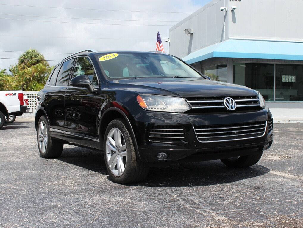 2014 Volkswagen Touareg  - $18,995