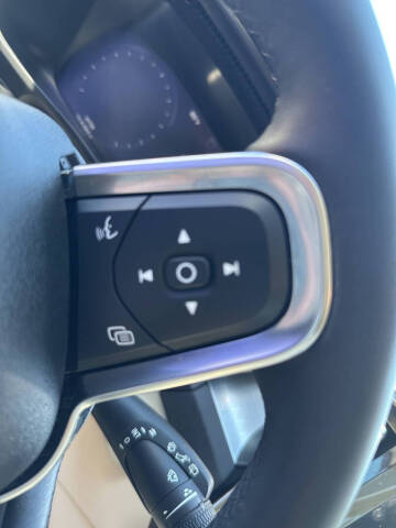 2022 Volvo XC40 T5 Momentum