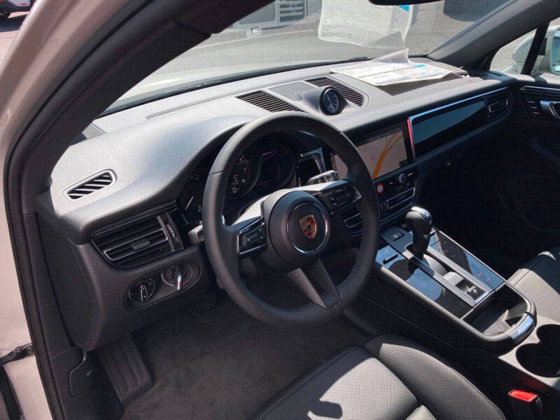 2025 Porsche Macan